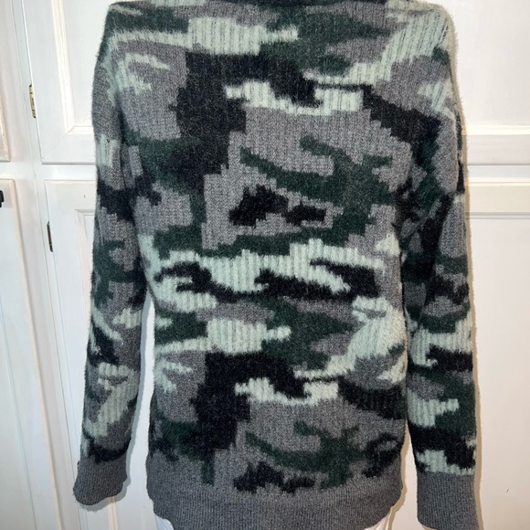 Vince Camuto Women's Camo Button Cardigan Sweater Lng Sleeve grey,green,black Sm - Picture 7 of 10